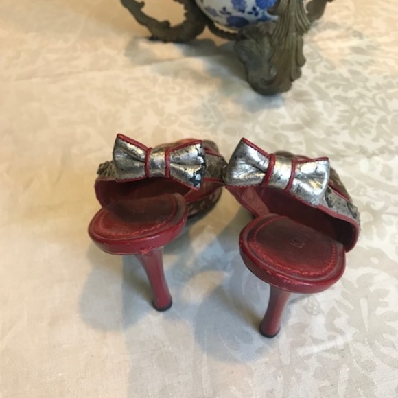 Vintage open toe Louis Vuitton floral heels - Picture 4 of 4
